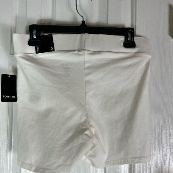 NWT Torrid Womens White Shorts Size 0 - Picture 2 of 4